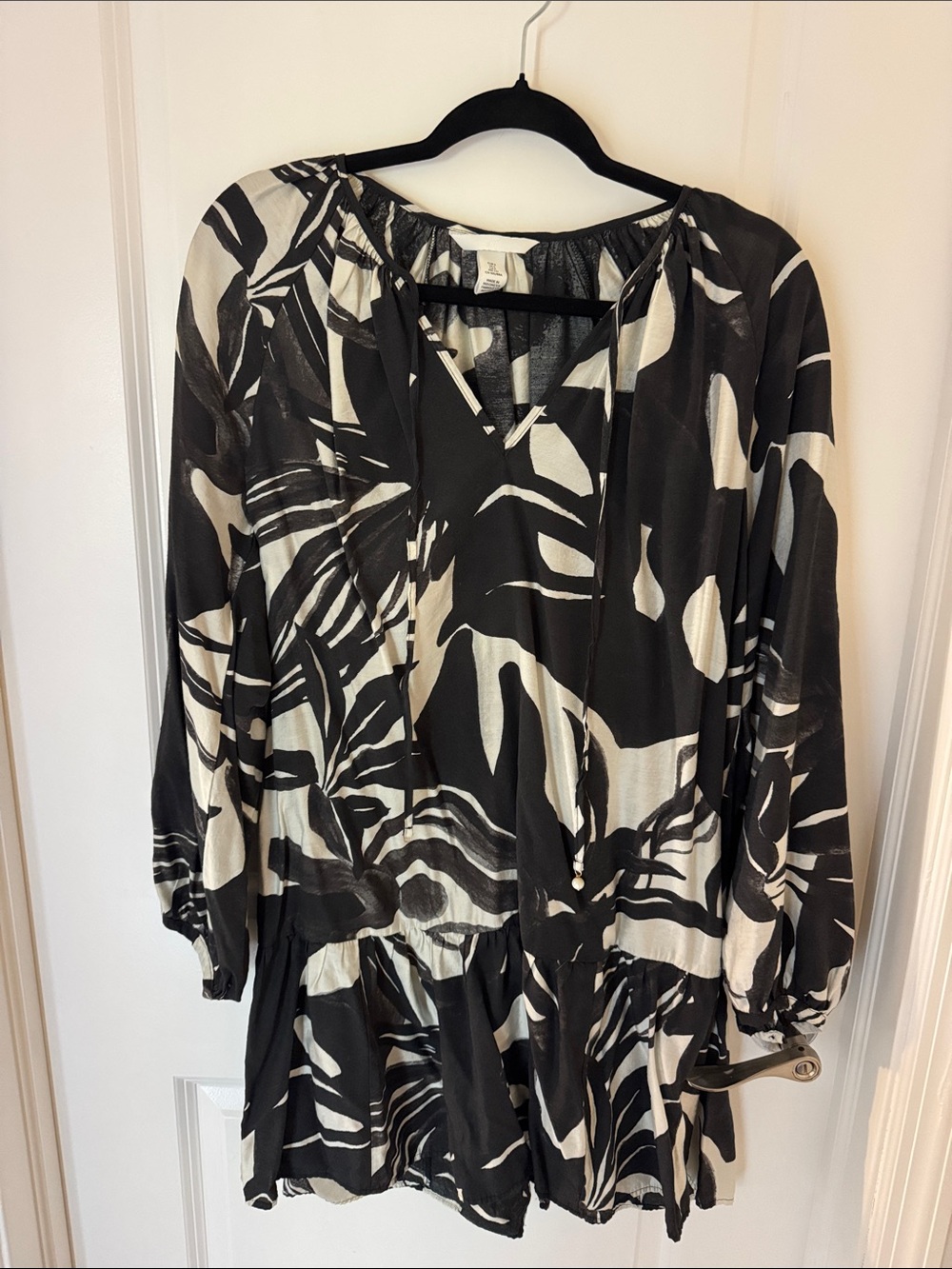 H&M Black and White Printed Long Sleeve Tunic Dress
